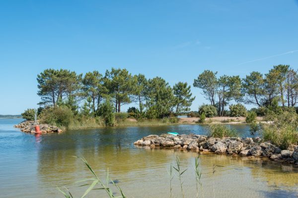découvrir les berges du lac d'Hourtain en gironde